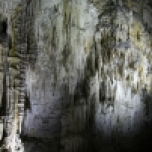 Las Cuevas Waitomo se pueden recorrer a pie, haciendo rafting o rápel.